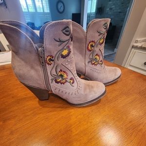 Gorgeous Mia Melrose Embroidered Booties. Tan with colored flowers. Size 6 1/2.